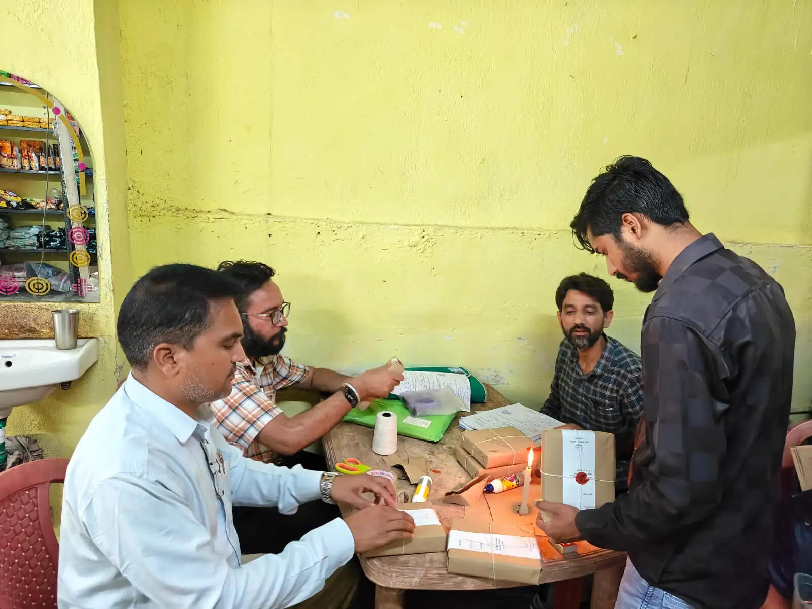 त्योहार के मद्देनजर खाद्य प्रतिष्ठानों का सघन निरीक्षण, मिठाई के नमूने जांच के लिए भेजे