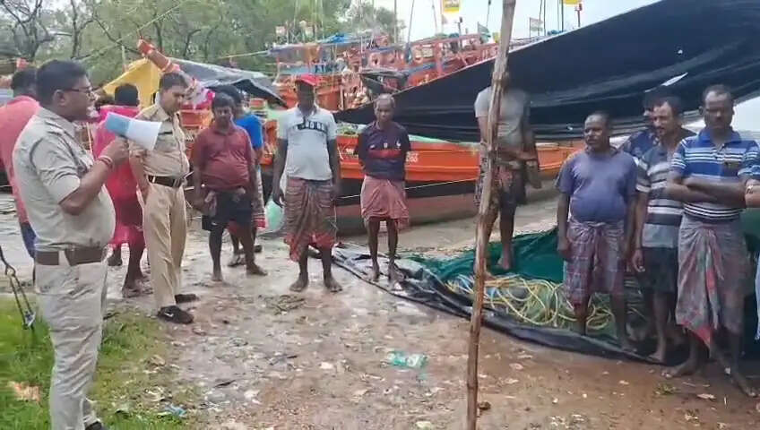 तटीय इलाकों में चक्रवाती तूफान का असर, मूसलाधार बारिश से सुंदरबन में बढ़ी सतर्कता
