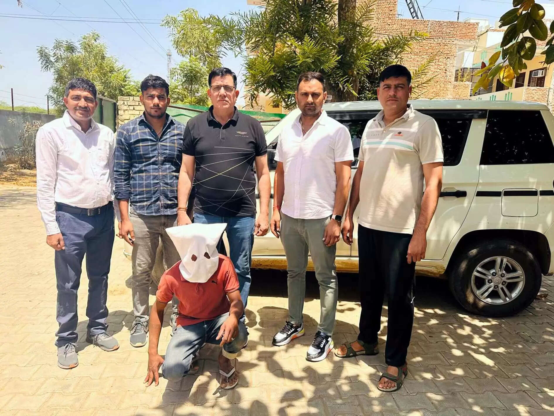 हिसार : गाड़ियां साफ करने वाले ने लगाई सिल्वर अपार्टमेंट में आग