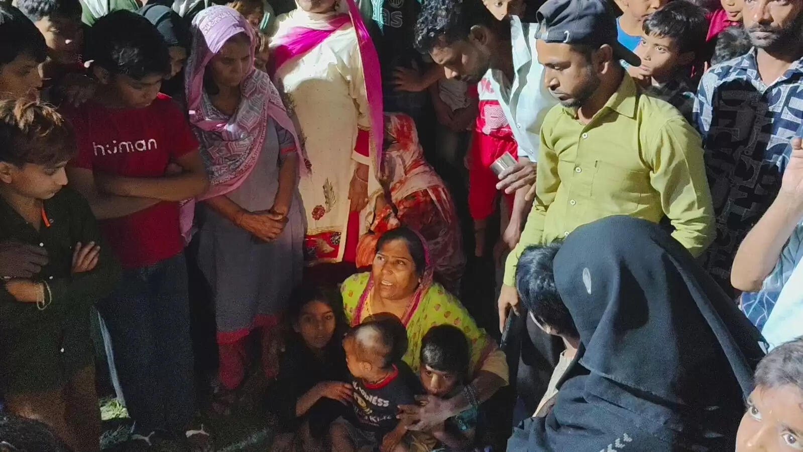 मुरादाबाद : दंपति की चाकू से गोदकर हत्या, हत्यारोपित पड़ाेसी फरार