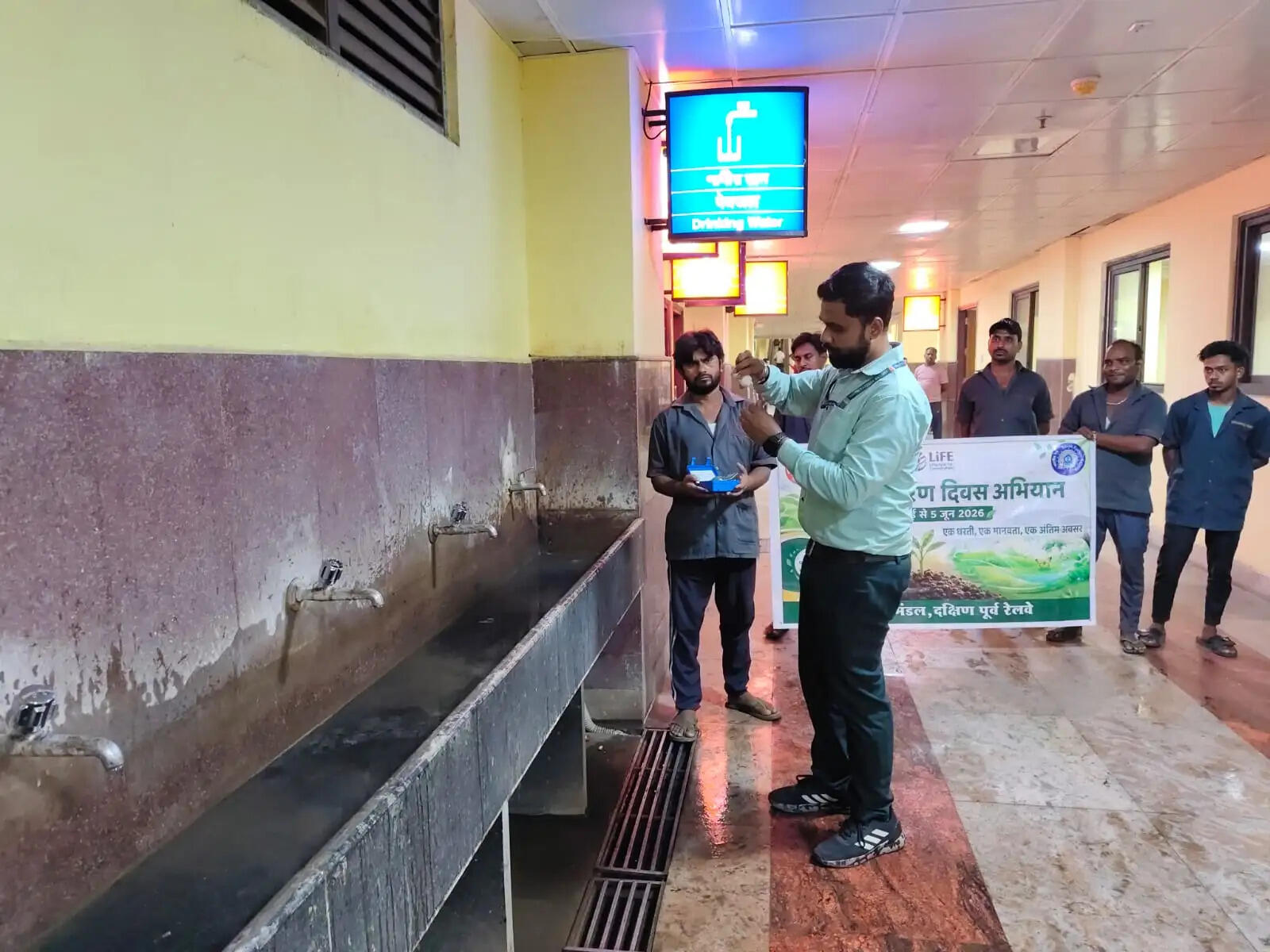 खड़गपुर रेल मंडल ने चलाया जल और ऊर्जा संरक्षण अभियान