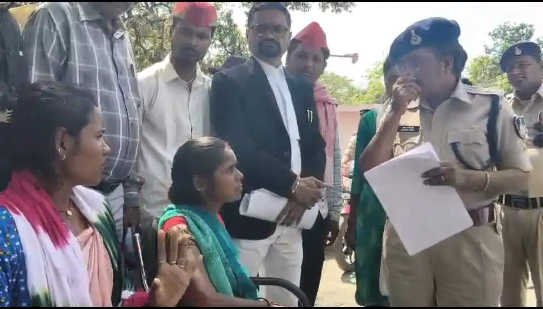 जबलपुर में इलाज के नाम पर अमानवीयता का आरोप: दो महिलाओं के काटे गए पैर, न्याय के लिए भटक रहे पीड़ित