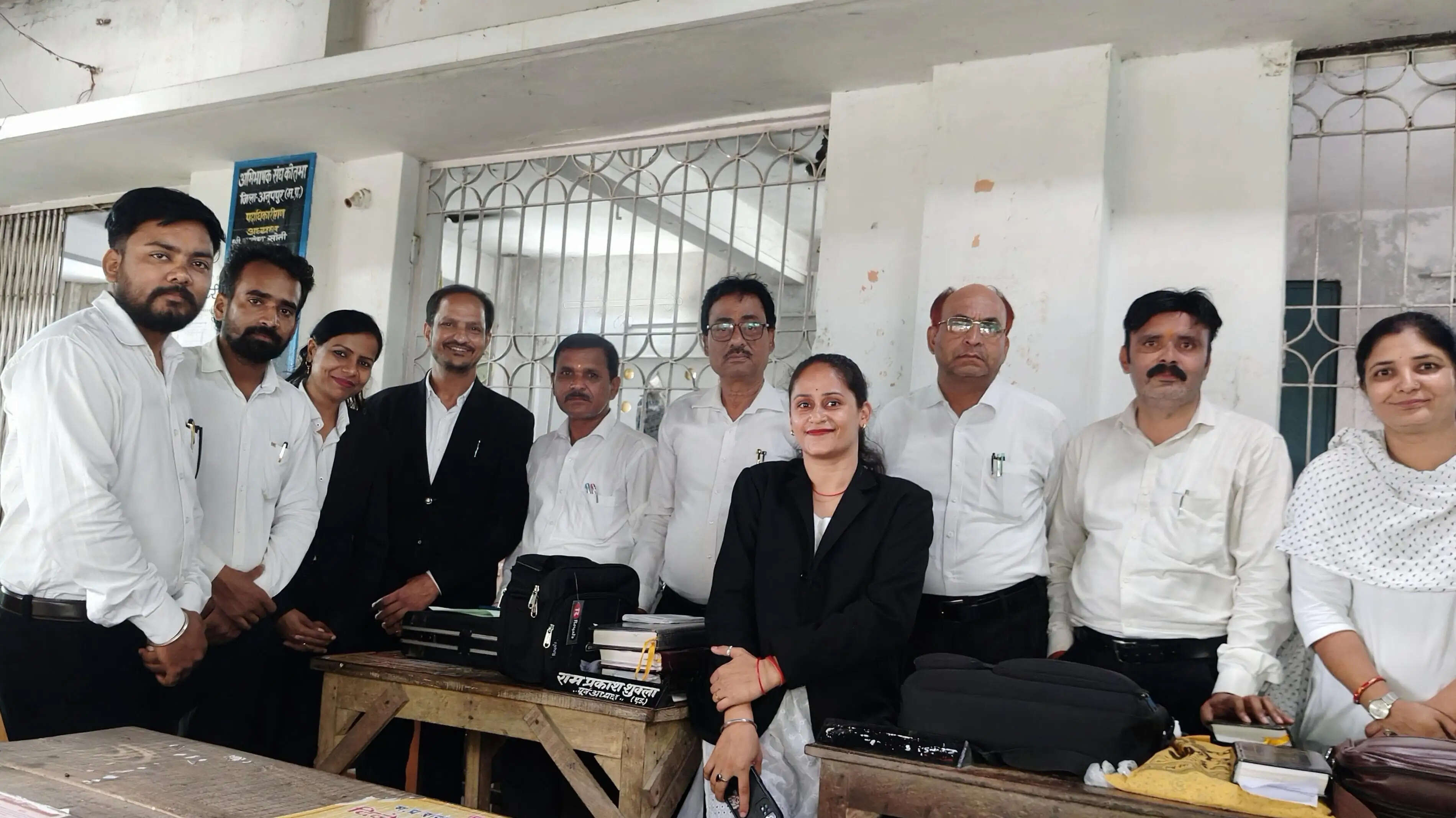 अनूपपुर: गुरु पूर्णिमा पर गुरुजनों की पूजा कर शिष्यों ने लिया आशीर्वाद
