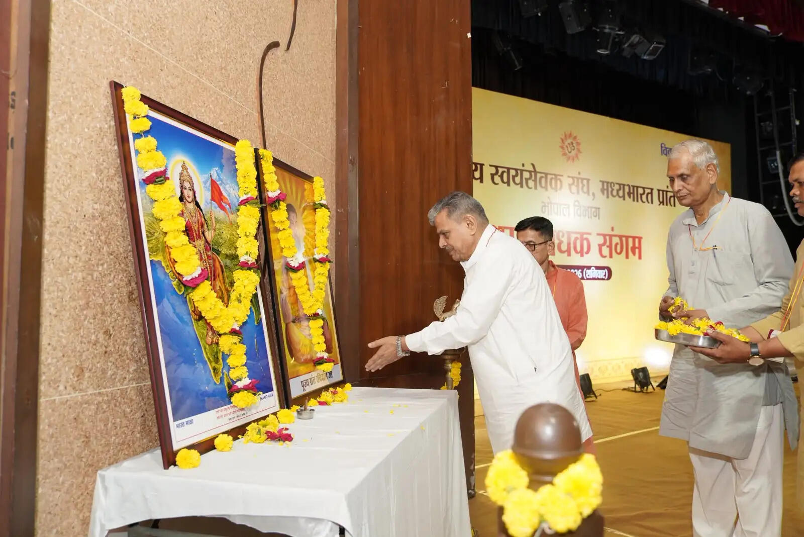 श्रम साधक मजबूत होंगे तो समाज और भविष्य दोनों मजबूत होंगे