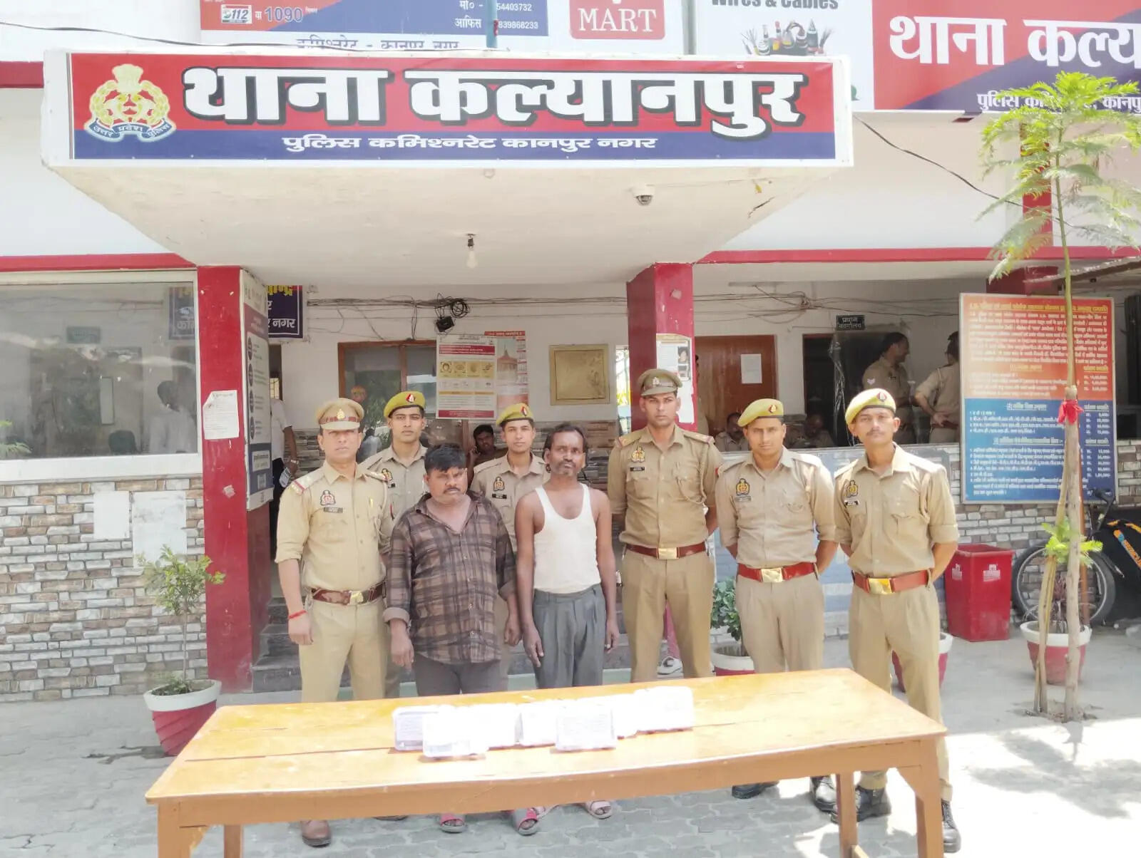 बंद मकानों में चोरी करने वाले गिरोह का पर्दाफाश, पिता-पुत्र सहित पांच गिरफ्तार