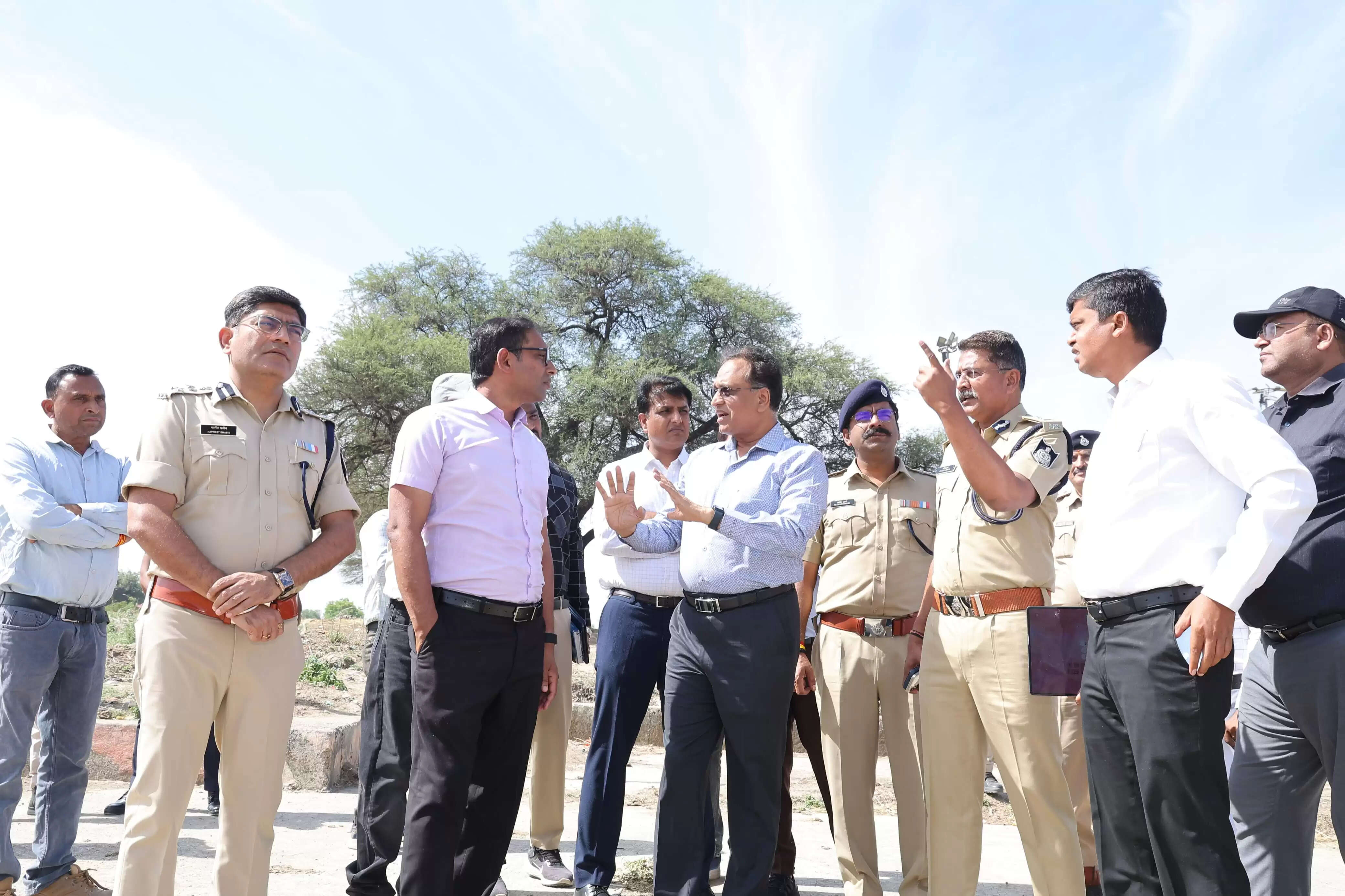 उज्जैनः स्पेशल डीजी जैन ने सिंहस्थ में पार्किंग और यातायात व्यवस्था का किया निरीक्षण