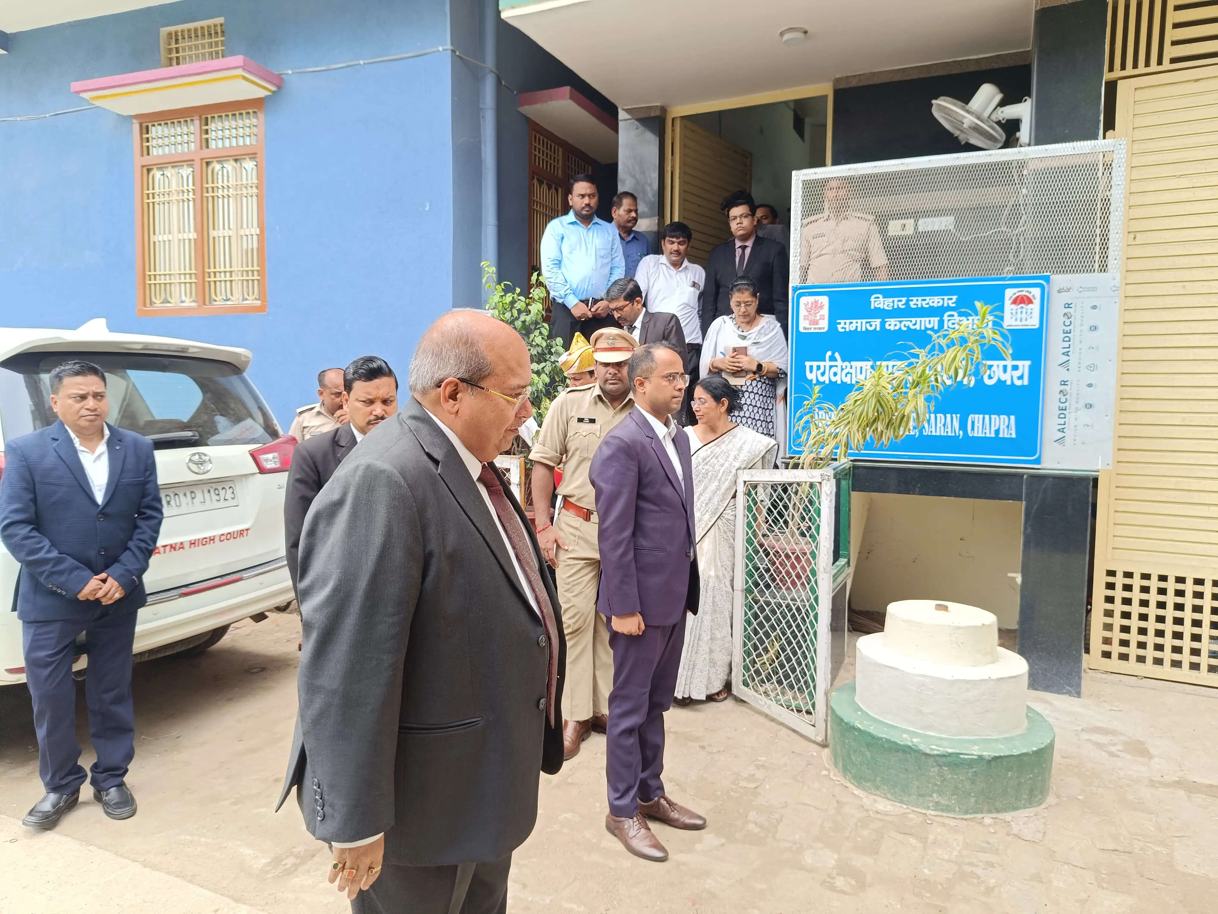 पटना उच्च न्यायालय के न्यायमूर्ति संदीप कुमार ने सारण पर्यवेक्षण गृह का किया निरीक्षण
