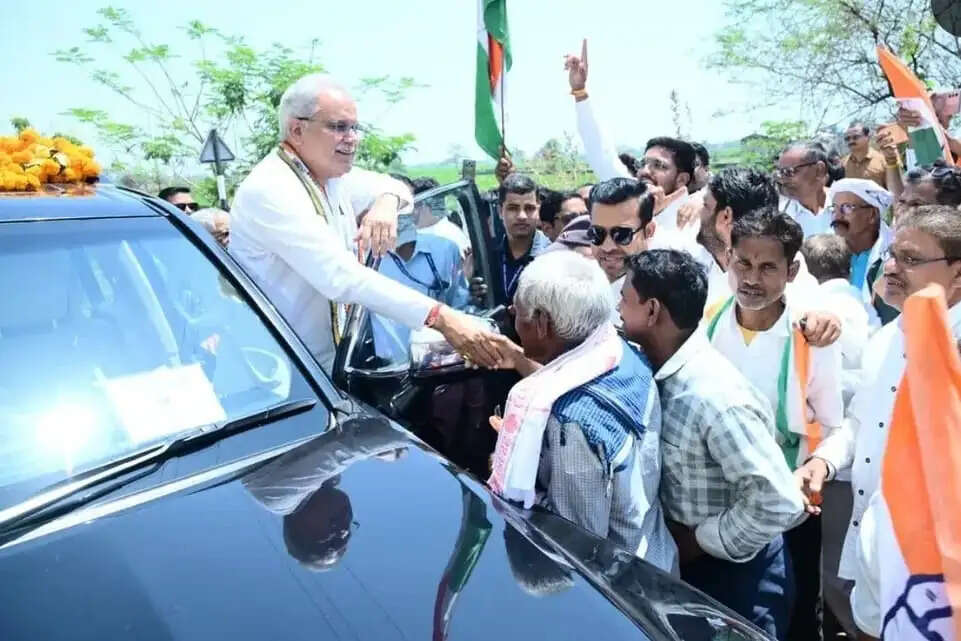 भाजपा कार्यकर्ताओं ने थामा कांग्रेस का दामन