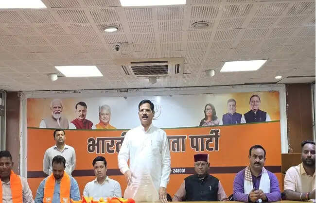 भाजपा की विभिन्न दलों के कार्यकर्ताओं ने ली सदस्यता