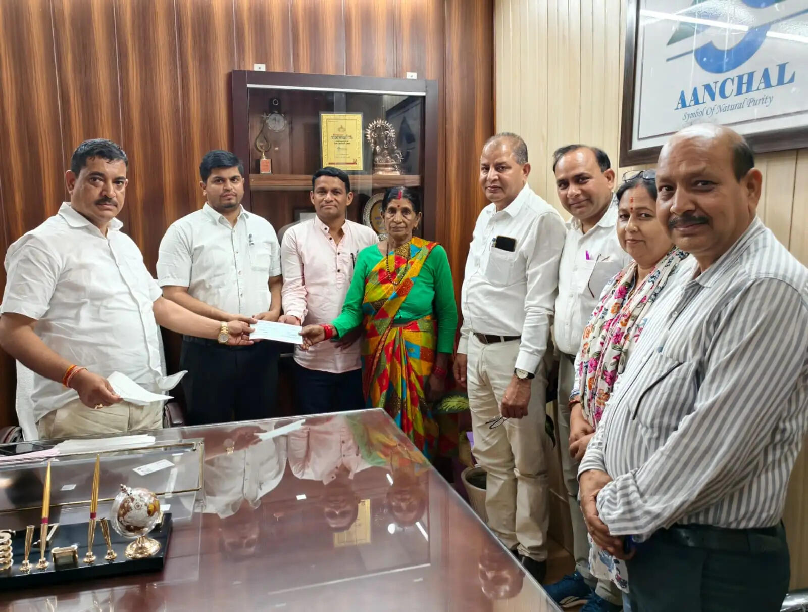 आंचल दुग्ध संघ ने 20 लाभार्थियों को दी 2.98 लाख की आर्थिक सहायता