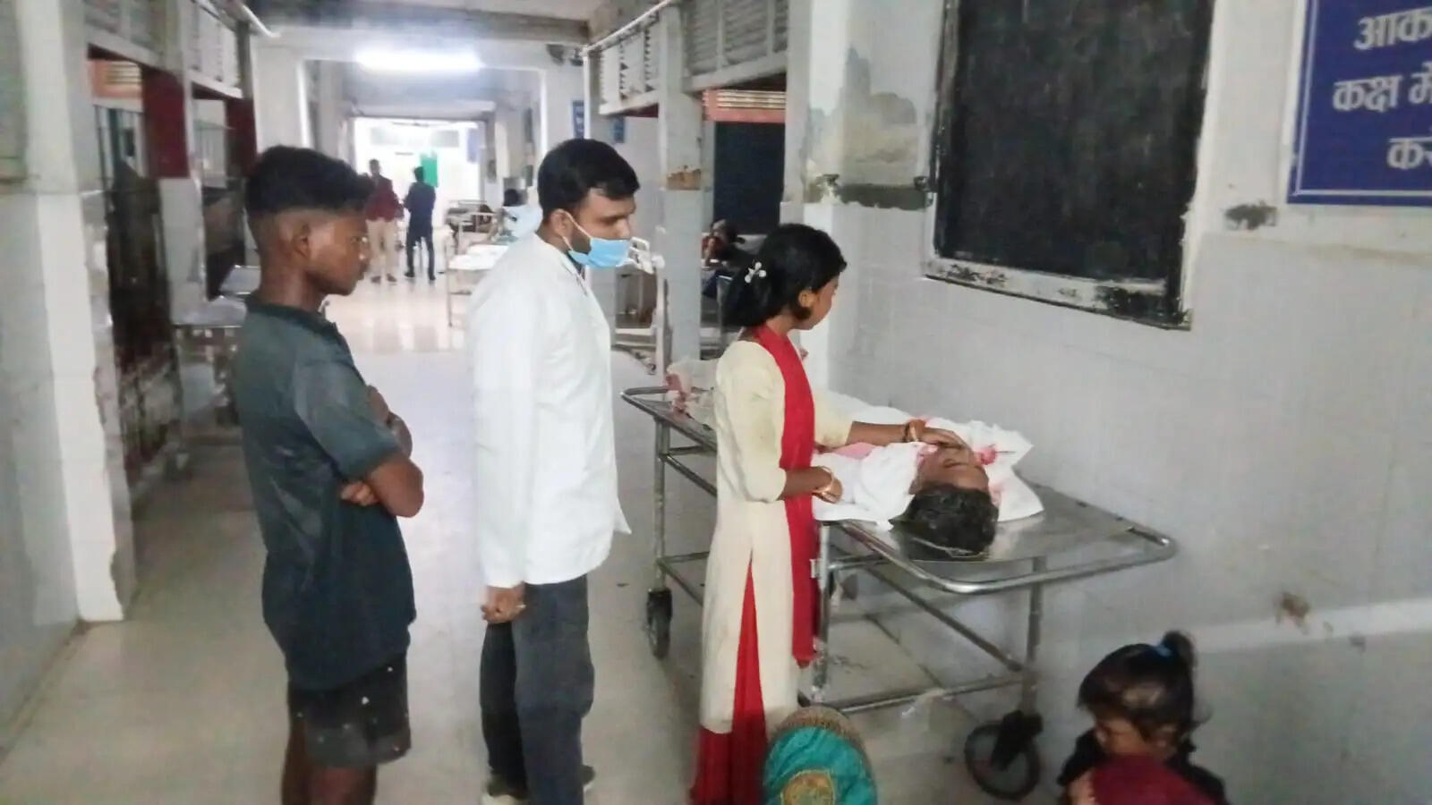 दोस्तों के साथ घर से निकले 20 वर्षीय युवक की पानी भरे गड्ढे में डूबने से मौत