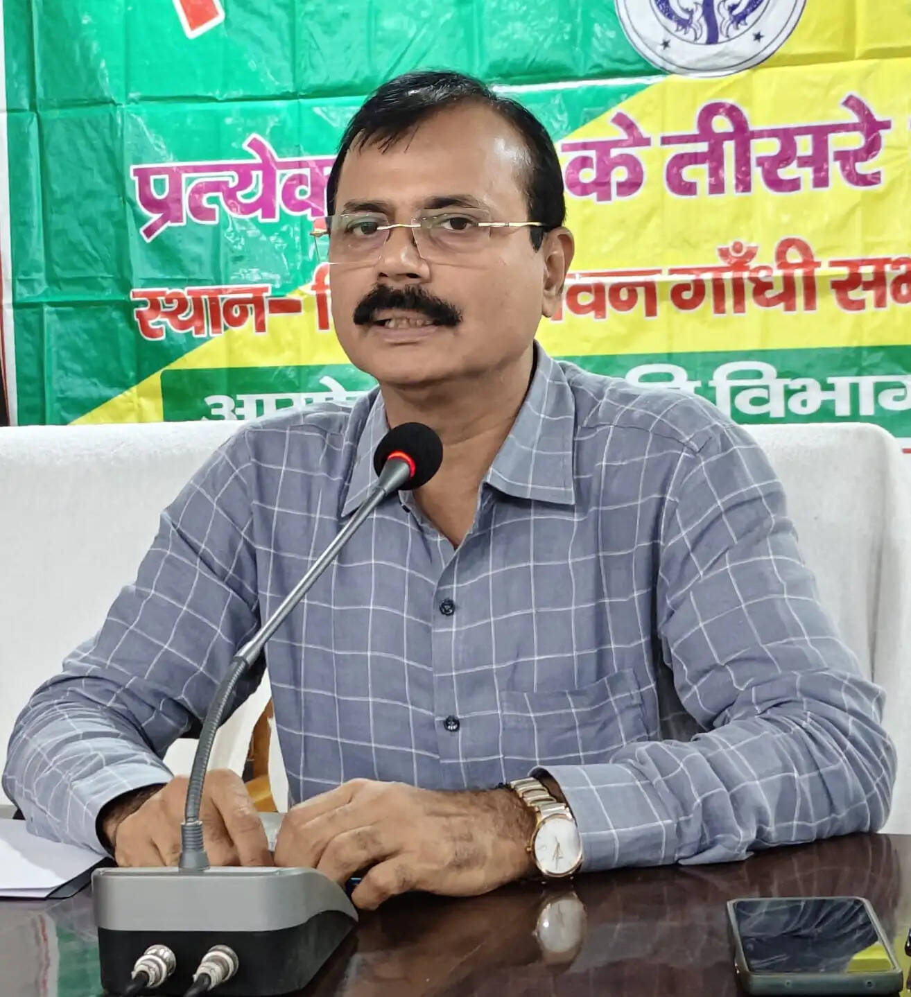 किसान दिवस में सीडीओ सख्त, अनुपस्थित अधिकारियों का वेतन रोकने के निर्देश