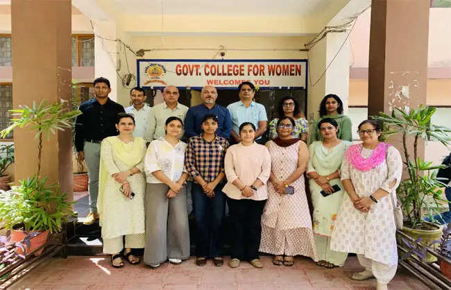 नारनाैल महिला कॉलेज की छात्राओं का एमए इंग्लिश परिणाम में शानदार प्रदर्शन