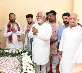 जल शक्ति मंत्री ने पूर्व मंत्री स्व. हनुमंत सिंह को दी श्रद्धांजलि, परिजनों से मिल जताया शोक