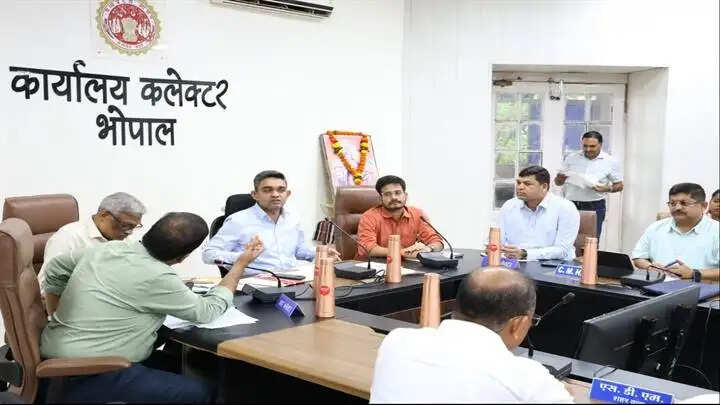डीएम प्रगति पोर्टल से होगी जिले की महत्वपूर्ण परियोजनाओं की नियमित निगरानी : कलेक्टर मिश्रा