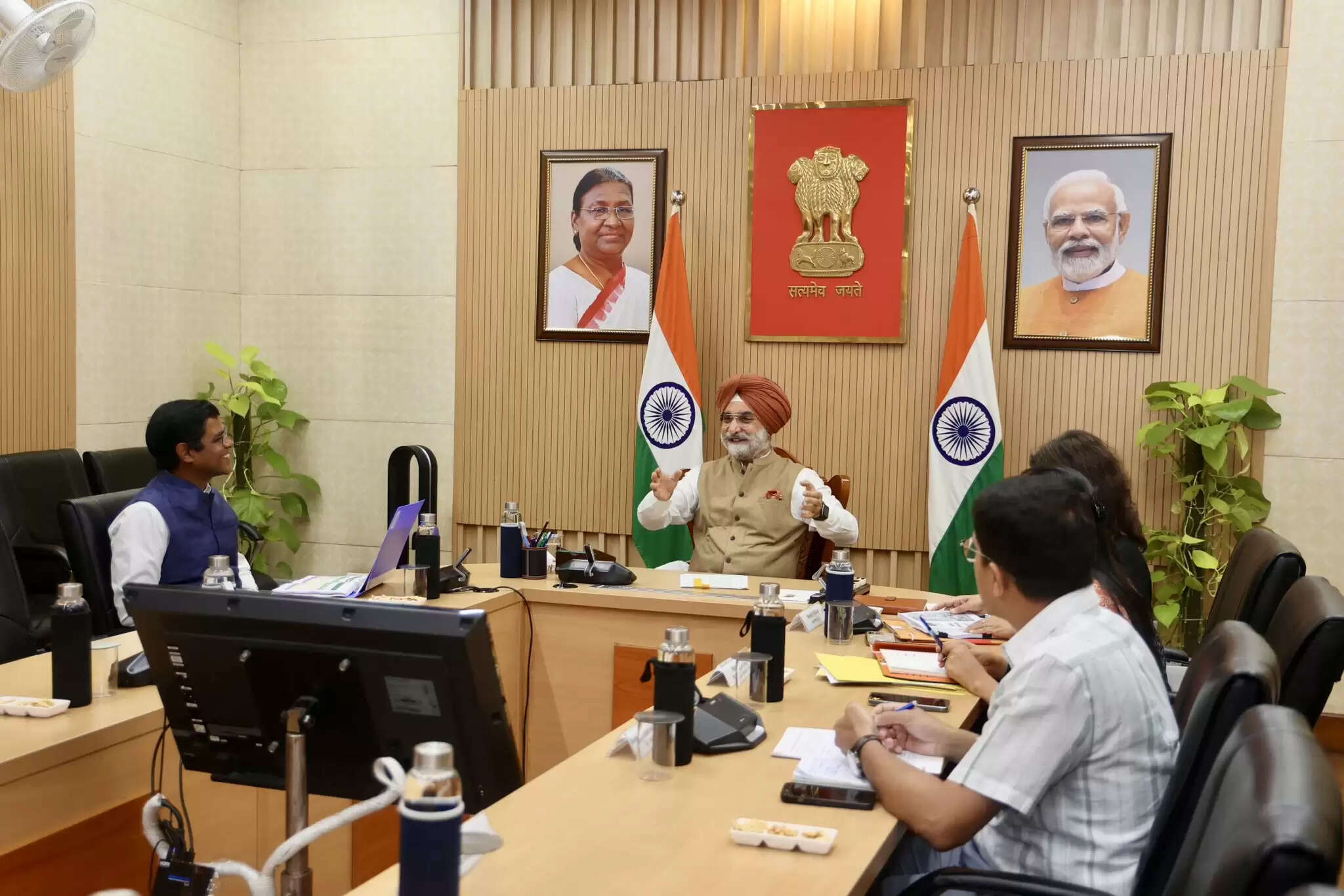 उपराज्यपाल ने एनडीएमसी अध्यक्ष संग प्रगति कार्यों की समीक्षा की