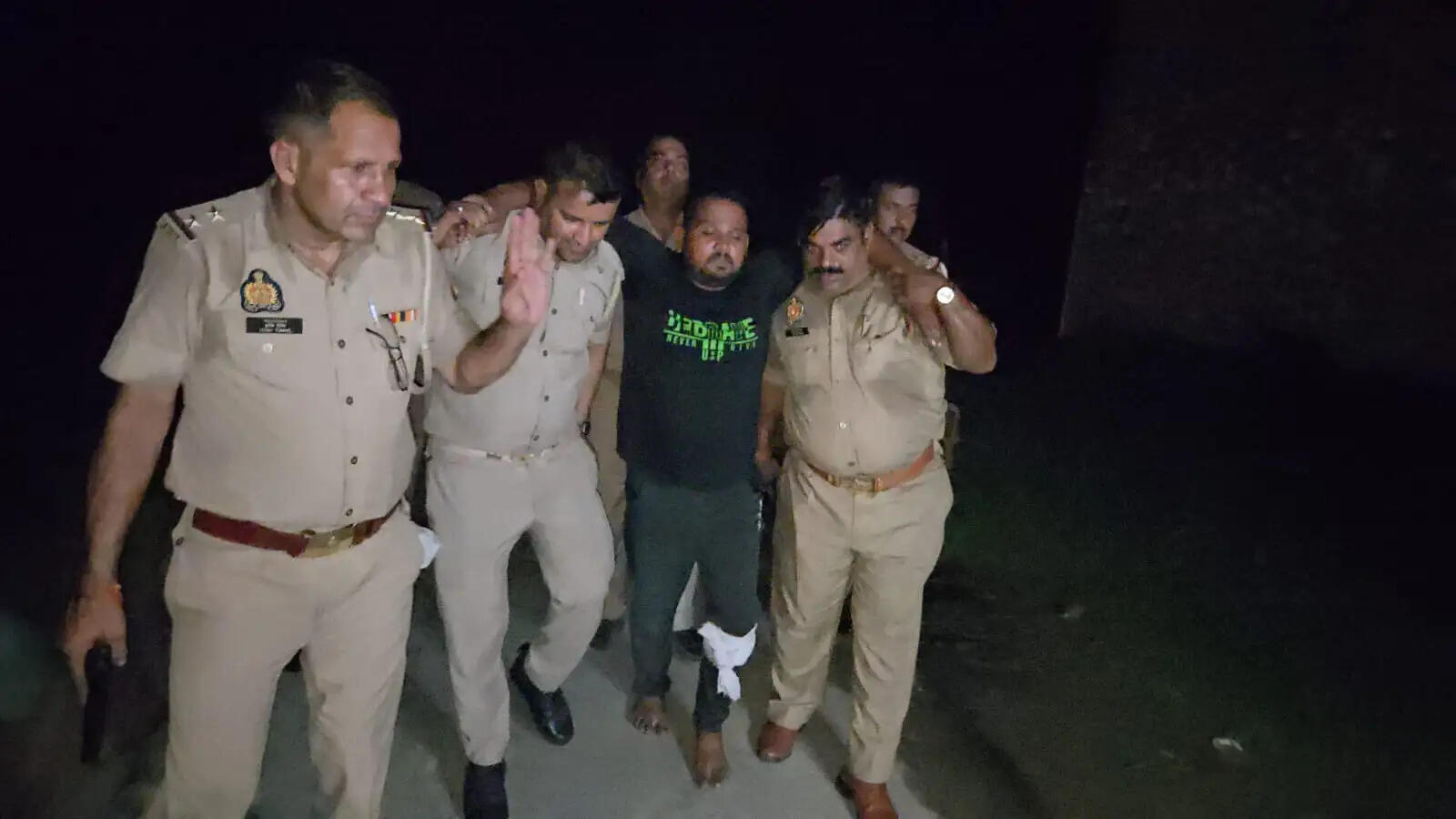दस हजार का इनामी बदमाश मुठभेड़ में घायल