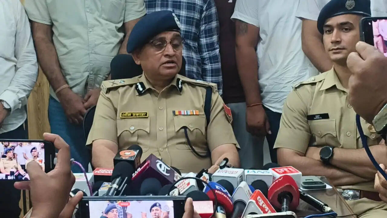 ड्रोन से भेजी गई 10 किलो हेरोइन और 11 विदेशी हथियार बरामद, एक गिरफ्तार