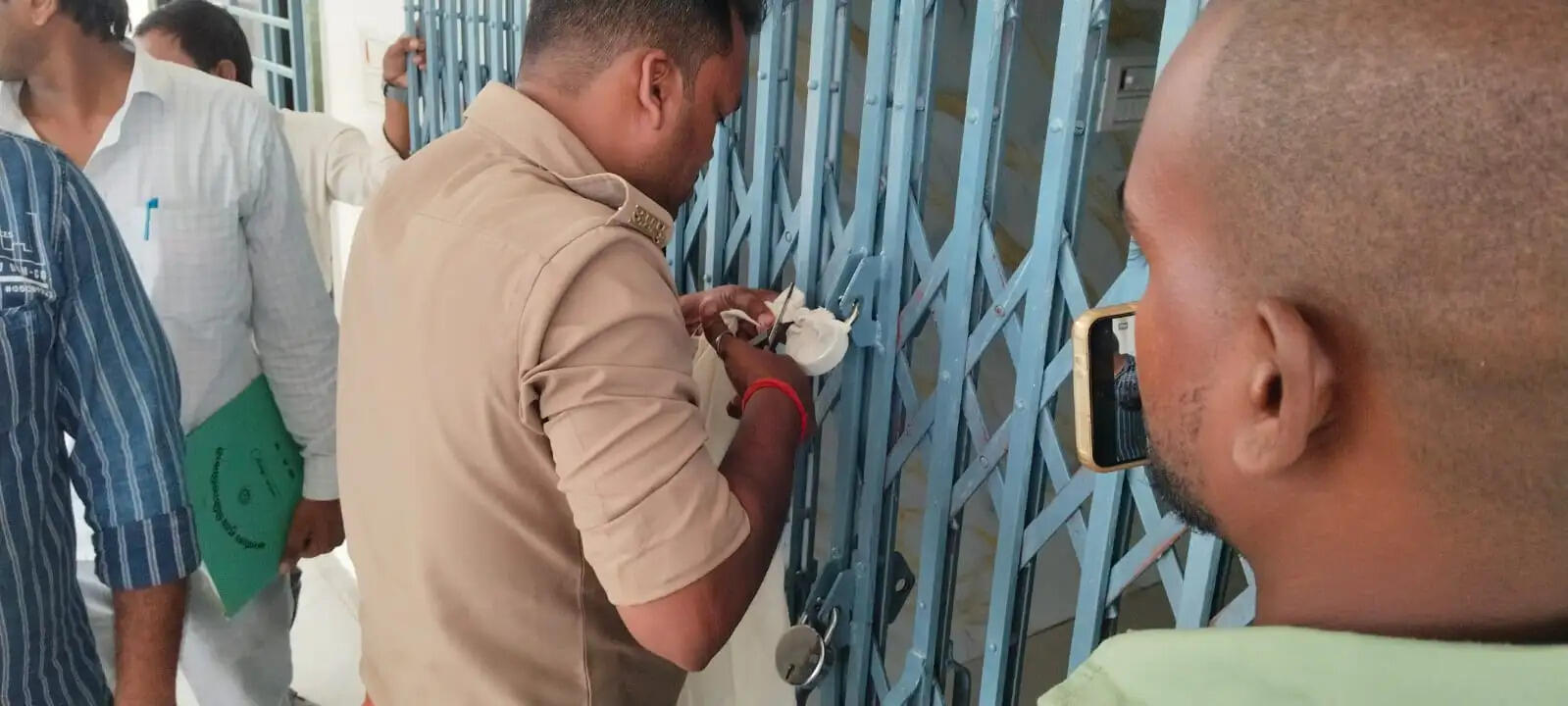 खुटहन में नवजात की मौत के मामले में निजी अस्पताल सील