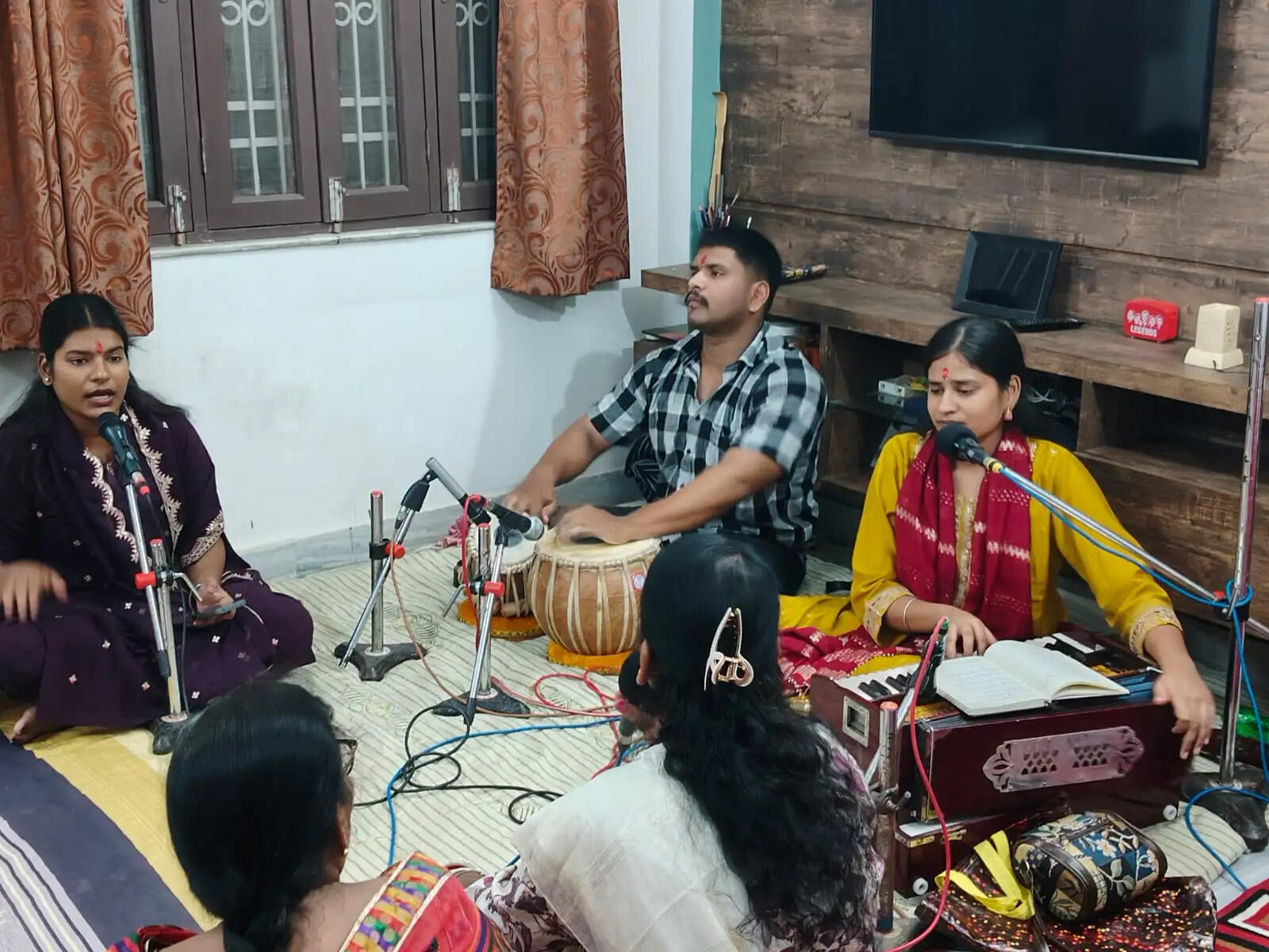 भगवान बिरसा की पुण्यतिथि पर भजन संध्या का आयोजन