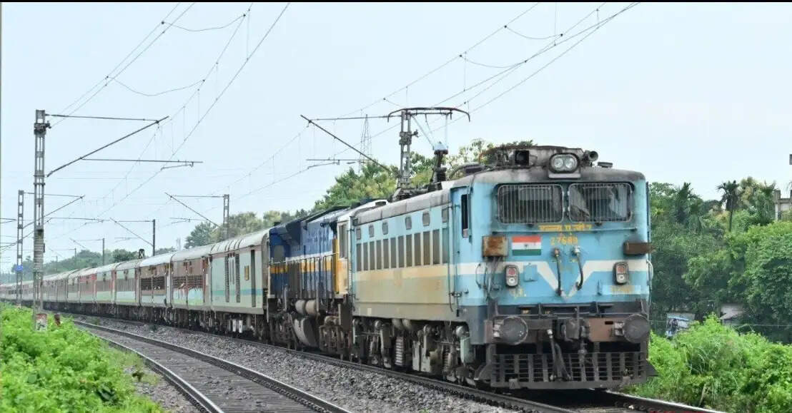 पूसीरे ने त्योहारों में यात्रियों की सुविधा के लिए दो जोड़ी स्पेशल ट्रेनों का परिचालन बढ़ाया