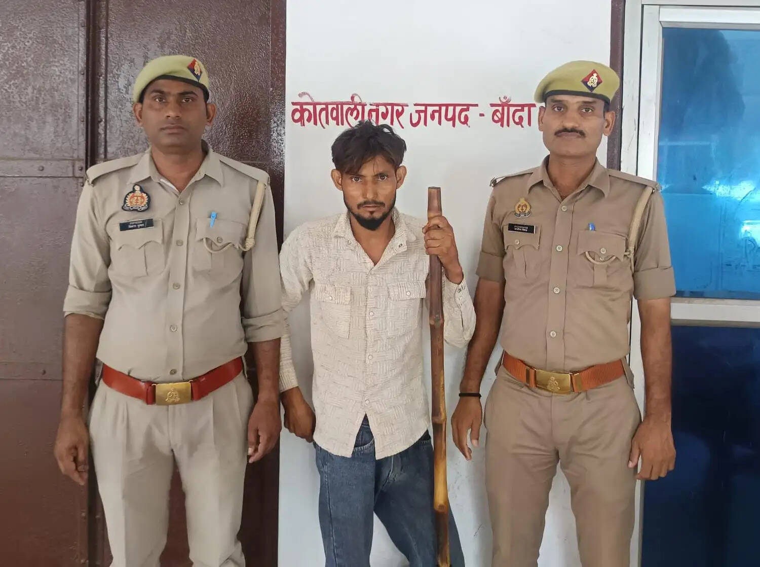 डीएम की फर्जी फेसबुक आईडी बनाकर रुपये मांगने वाला आरोपित गिरफ्तार