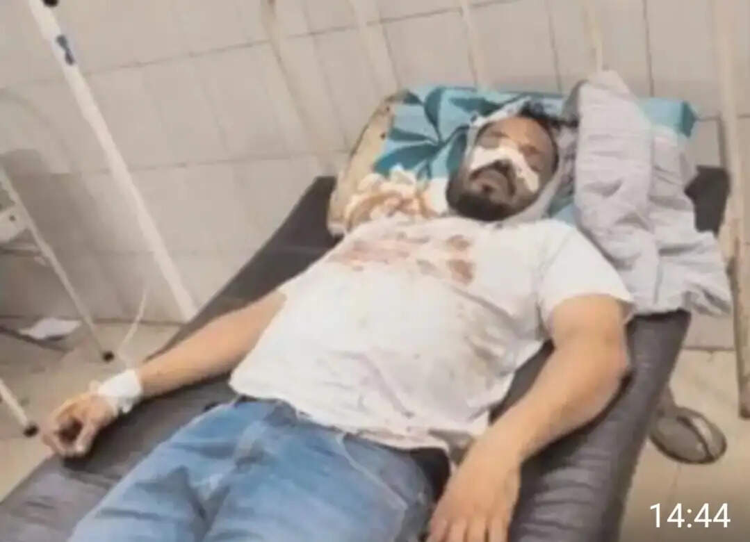 मामूली कहासुनी के बाद युवक के सिर पर चापड़ से हमला