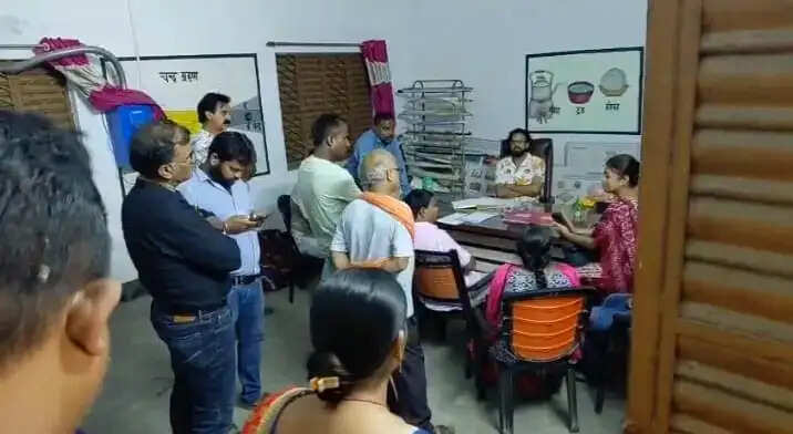 पानागढ़ स्कूल में दो शिक्षिकाओं को कमरे में बंद रखने का आरोप, प्रधानाध्यापक की कार्यशैली पर उठे सवाल