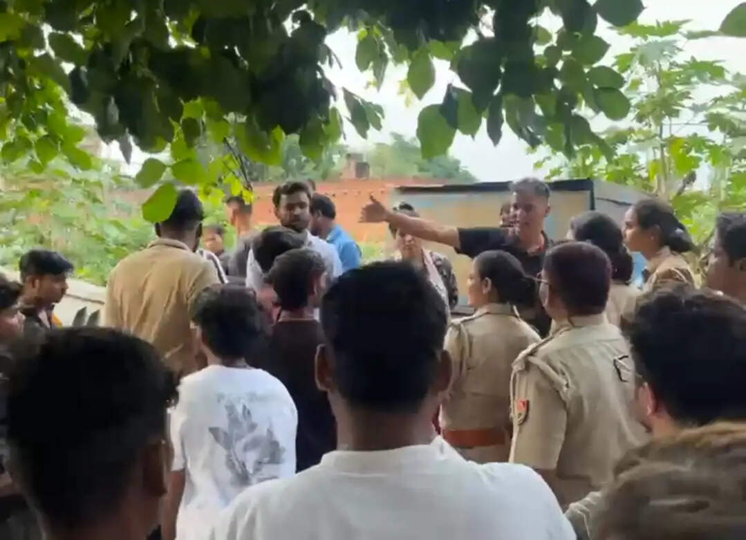 वक्फ बोर्ड की जमीन बताकर अतिक्रमण हटाने पहुंची जेसीबी को लौटना पड़ा