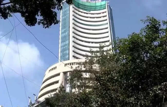 शेयर बाजार में उतार-चढ़ाव जारी, सेंसेक्स और निफ्टी में सपाट कारोबार