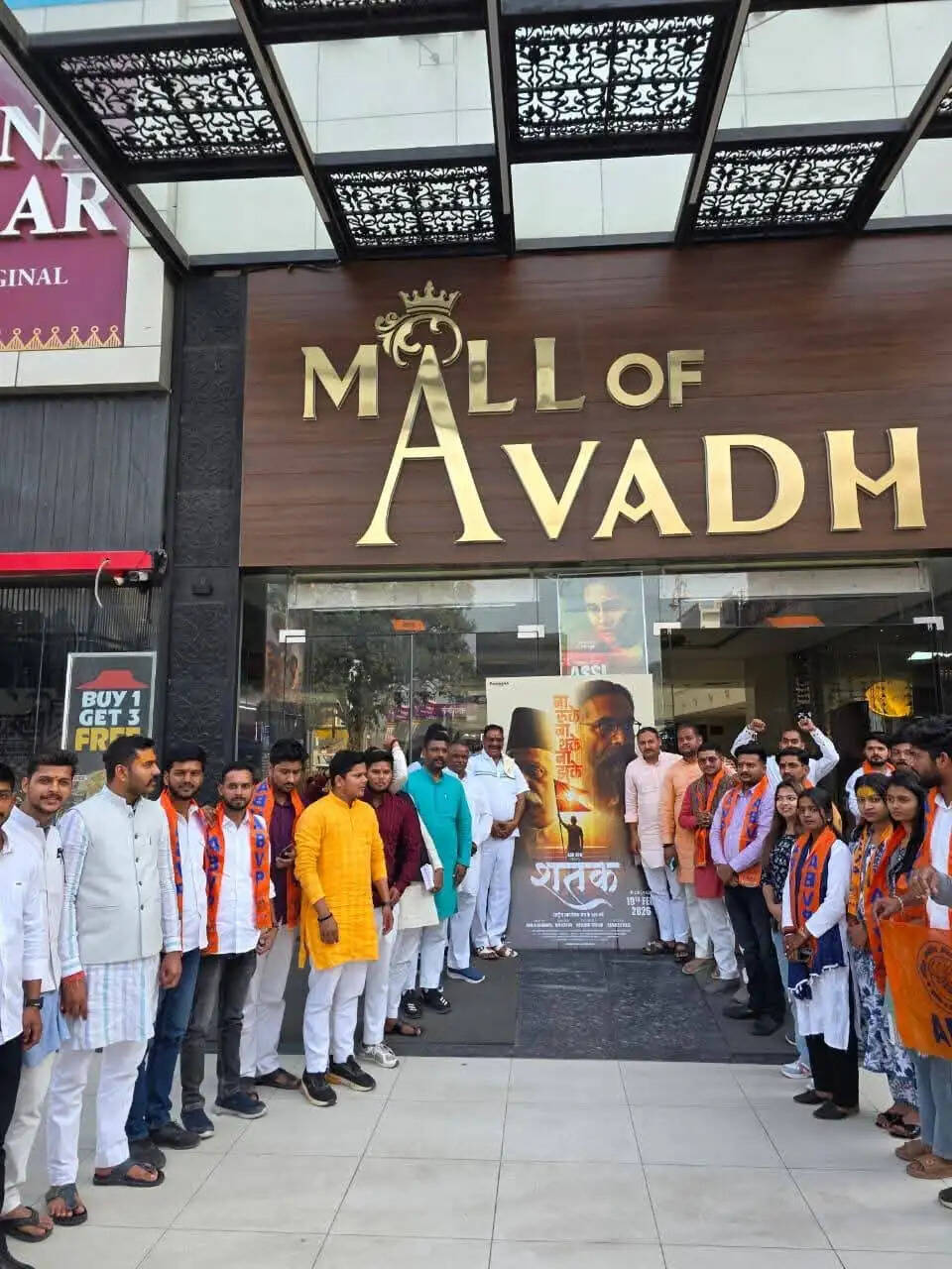 स्वयंसेवकों ने देखी संघ के 100 वर्षों की यात्रा पर आधारित फिल्म 'शतक'