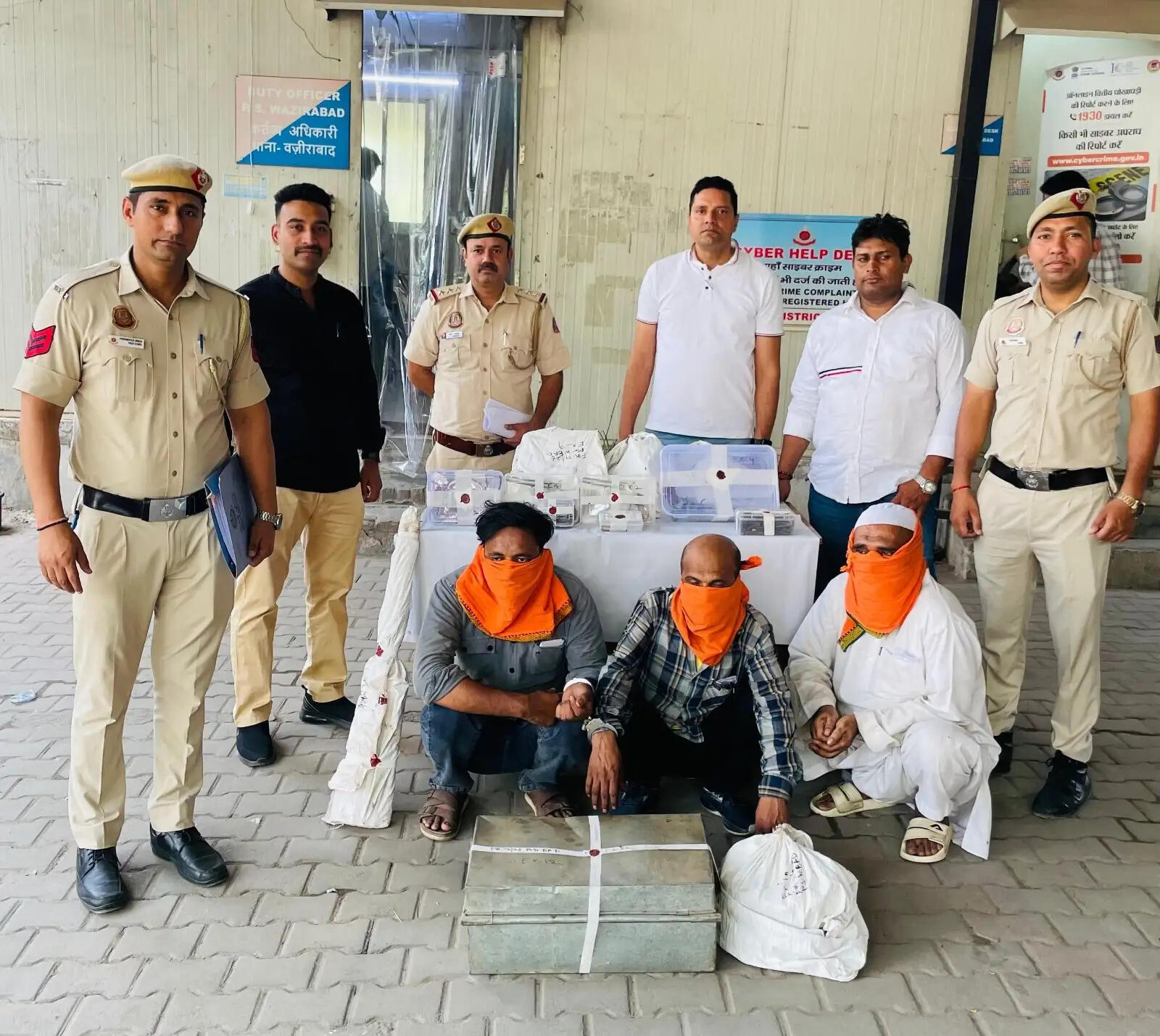 दिल्ली पुलिस ने अवैध हथियार फैक्ट्री का भंडाफोड़ किया, तीन गिरफ्तार