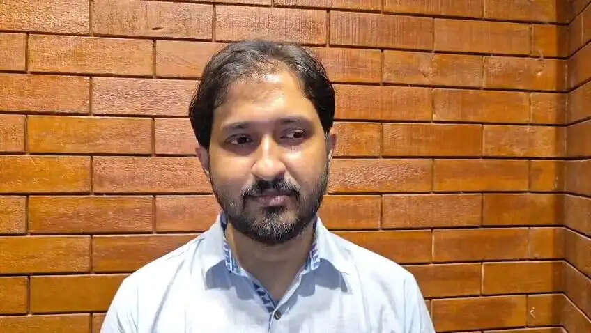 धागों से बुनी प्रधानमंत्री मोदी की तस्वीर, पद्मश्री से सम्मानित बीरेन बसाक की अद्भुत कला