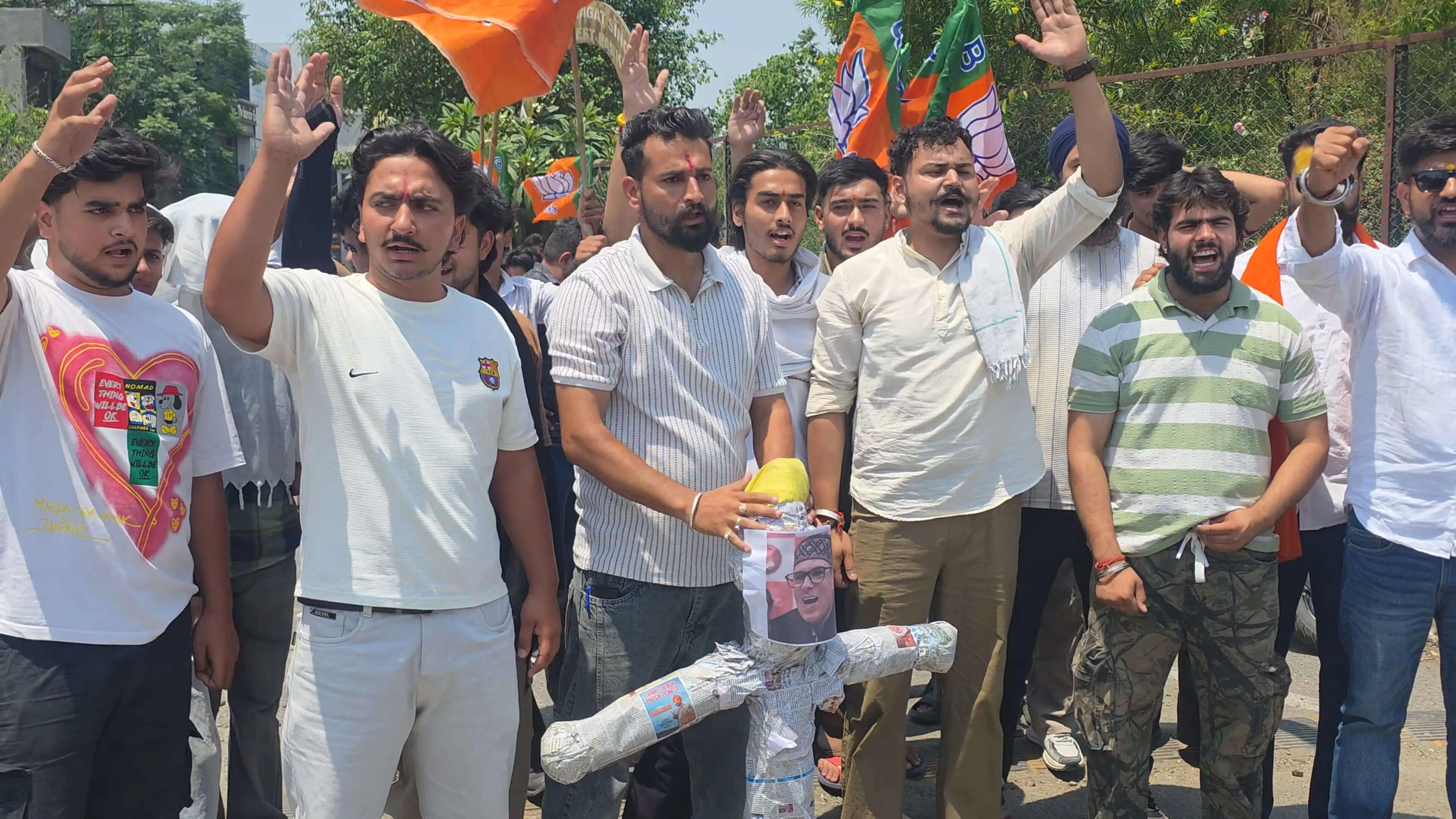 वादों से मुकरने का आरोप-कठुआ में भाजयुमो का उग्र प्रदर्शन, नौकरियों पर रोक को बताया युवाओं के साथ विश्वासघात