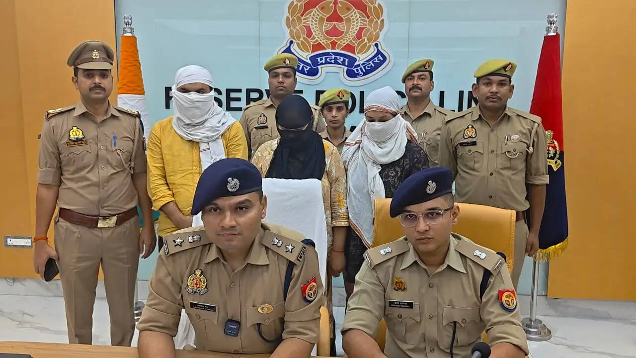 सेवानिवृत्त अधिकारी से 2.36 करोड़ की साइबर ठगी, मां-बेटी समेत तीन गिरफ्तार