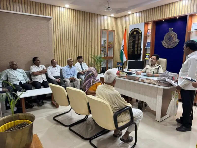 वरिष्ठ नागरिकों को न्याय और सुरक्षा का भरोसा दे रही विदिशा पुलिस की “सीनियर सिटीजन पुलिस पंचायत”
