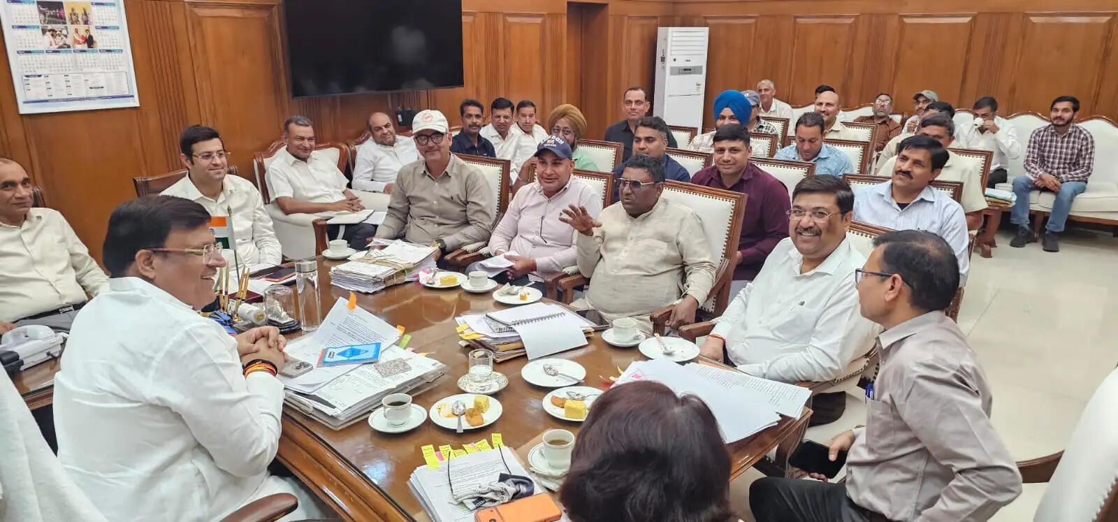 हरियाणा में&nbsp;जारी&nbsp;रहेगी&nbsp;फायर ब्रिगेड कर्मियों की हड़ताल,बैठक बेनतीजा