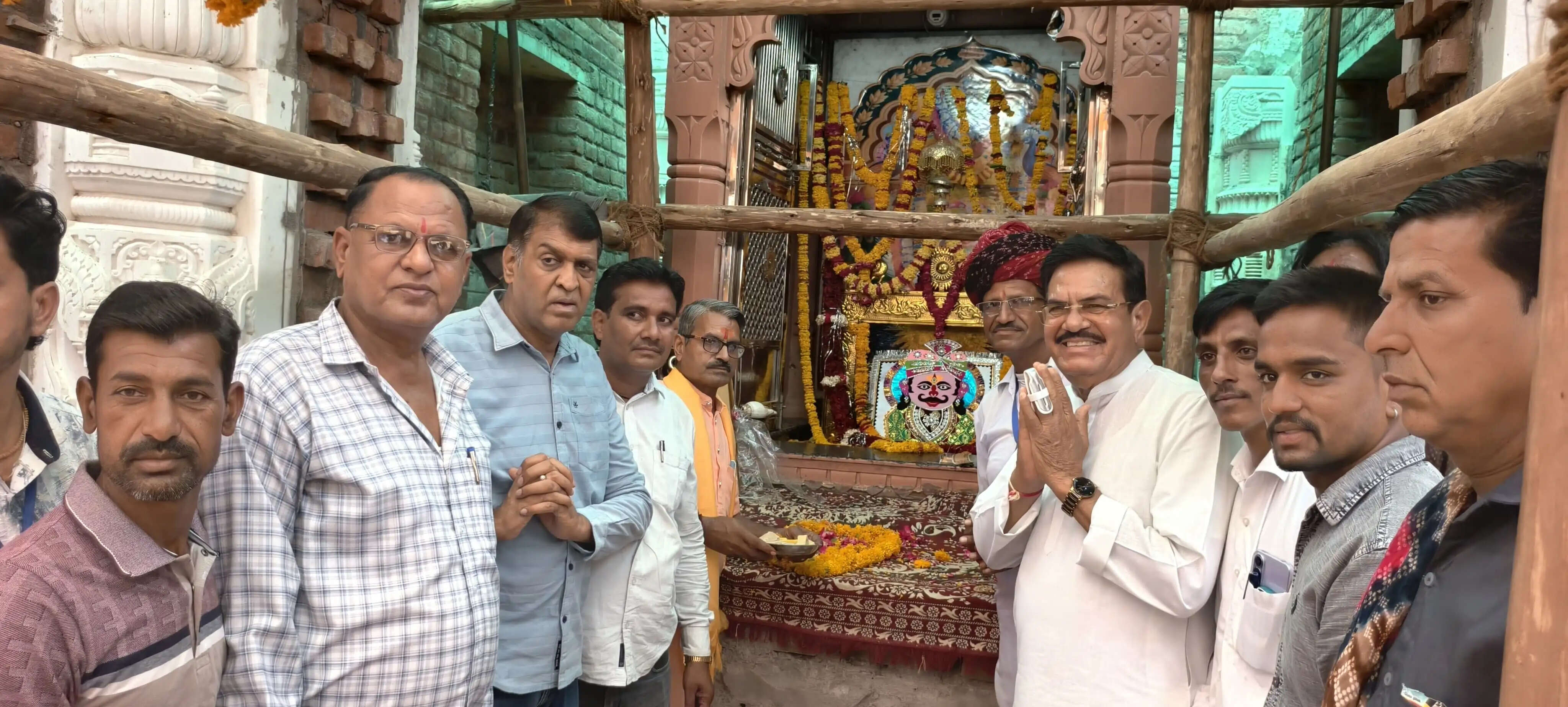 शनिदेव मंदिर में हुई भजन संध्या, पूर्व मंत्री आंजना ने की सुख-समृद्धि की कामना