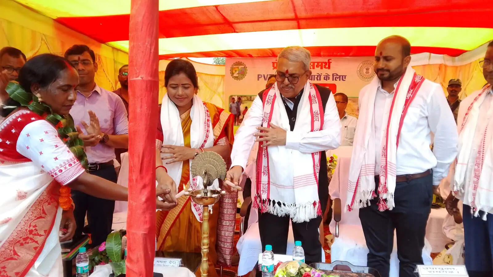 आदिम जनजातियों के घर&nbsp;पहुंची योजना, आयुक्त ने किया 'प्रोजेक्ट समर्थ' योजना की शुरूआत