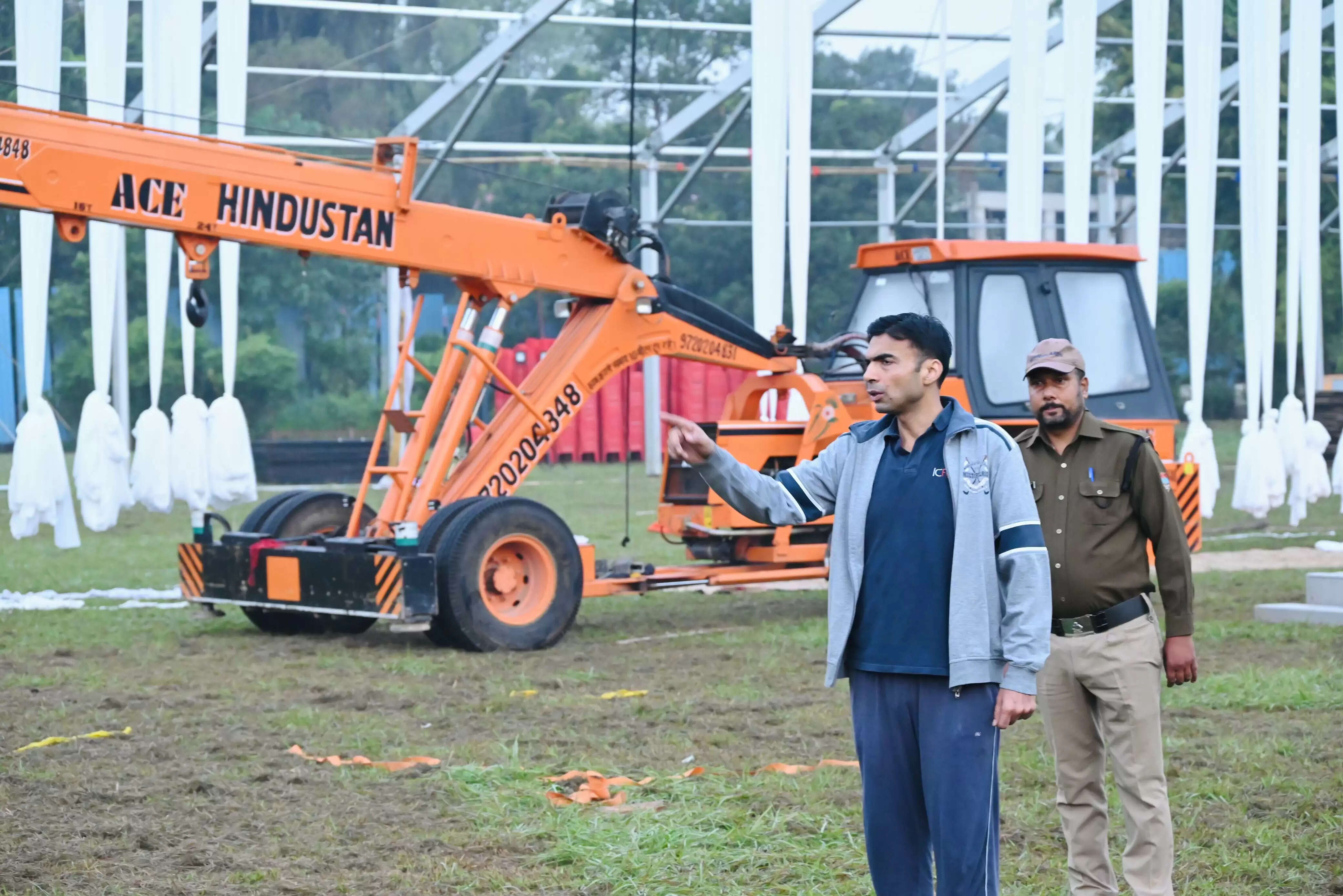 जिलाधिकारी ने प्रधानमंत्री के कार्यक्रम स्थल का किया औचक निरीक्षण