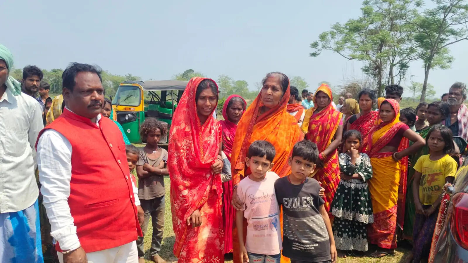 गड्ढे में संदिग्ध अवस्था में युवक का मिला शव,परिजनों का रो रोकर बुरा हाल