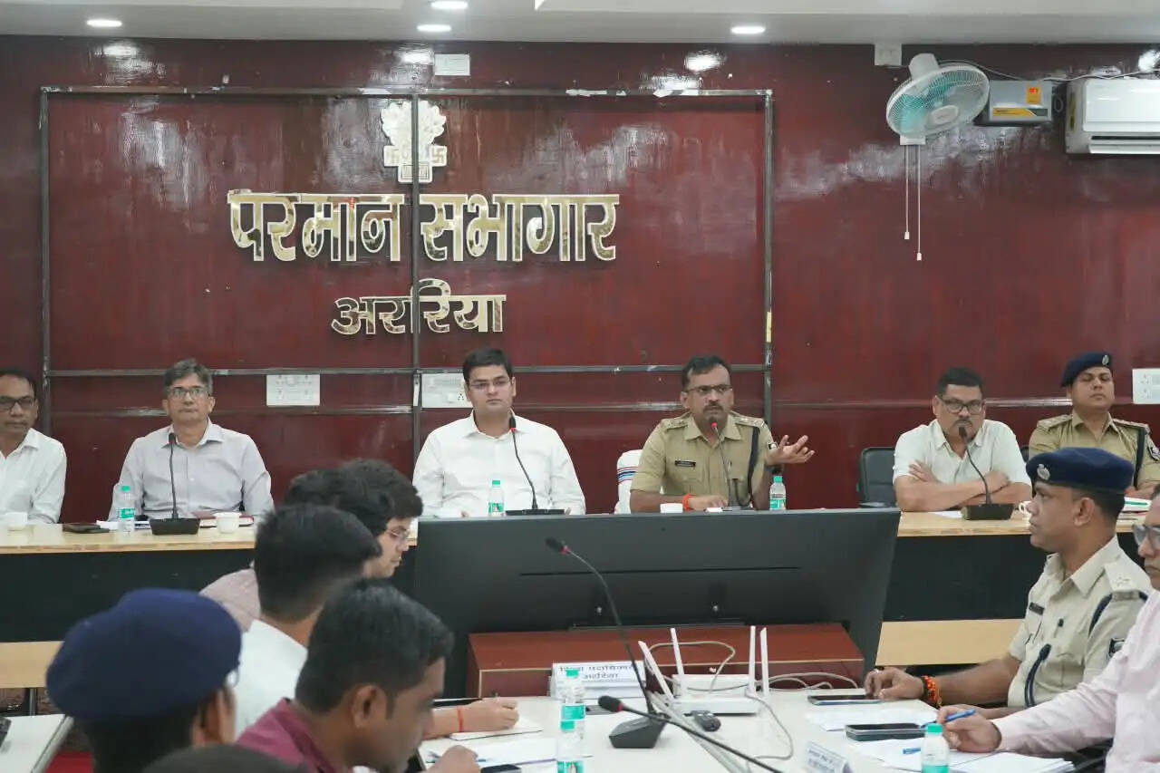 बिहार विधान परिषद कोशी स्नातक निर्वाचन क्षेत्र के निर्वाचन को लेकर डीएम एसपी ने दिये निर्देश