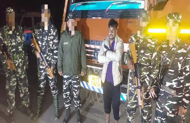 मवेशी तस्कर गिरफ्तार, 24 भैंस बरामद