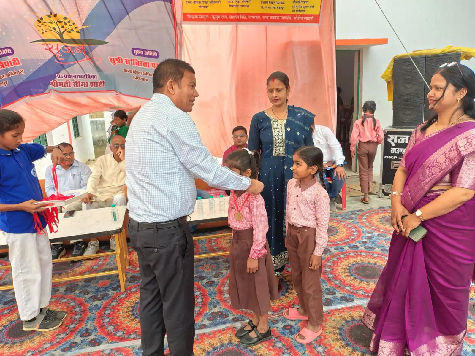 सरकारी स्कूलों के बच्चों में प्रतिभा की कमी नहीं : बीएसए