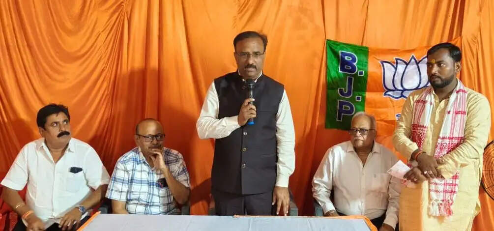 मुकेश शर्मा ने ‘चाय पर चर्चा’ के जरिए प्रबुद्ध वर्ग से किया संवाद