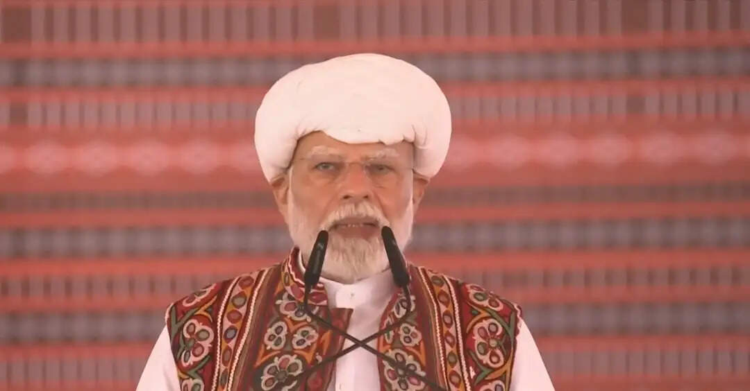 प्रधानमंत्री मोदी ने किसानों के खातों में भेजे 19 हजार करोड़ रुपये, पशु अनुसंधान केंद्र राष्ट्र को किया समर्पित