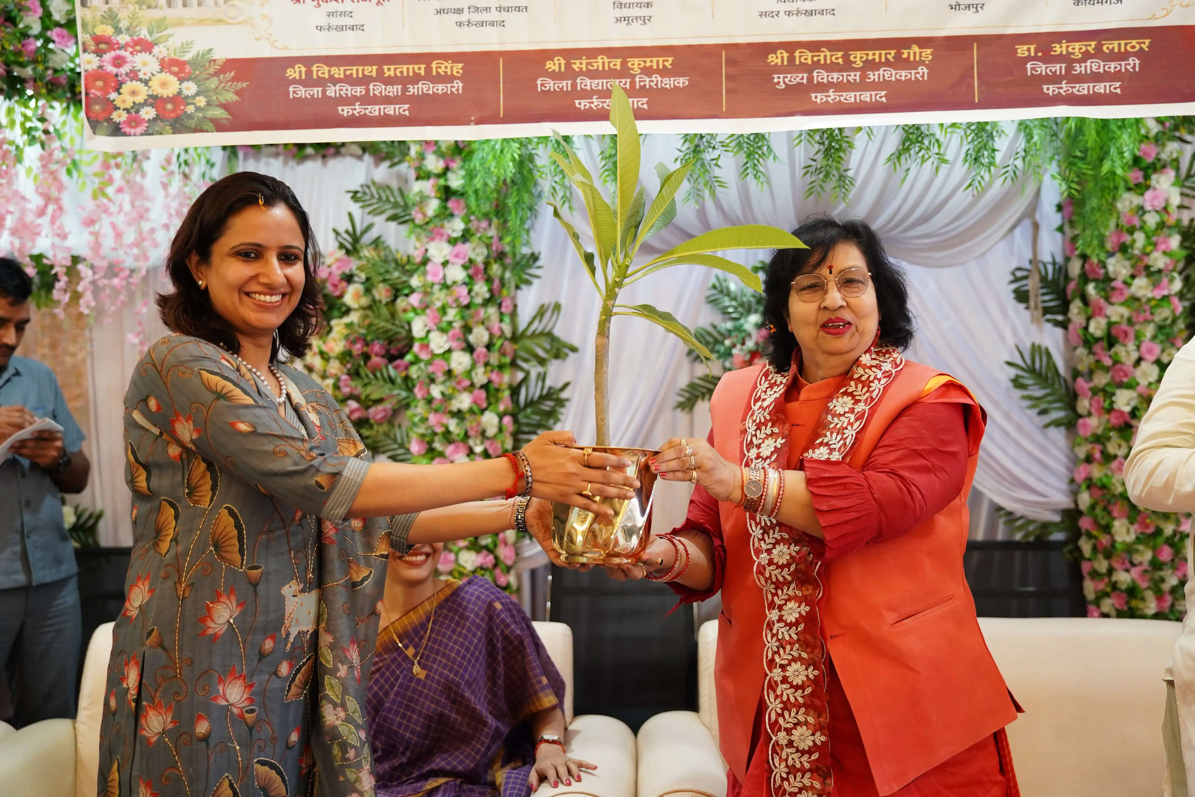 फर्रुखाबाद: मुख्यमंत्री शिक्षक कैशलेस चिकित्सा योजना का शुभारंभ, शिक्षकों को मिला स्वास्थ्य सुरक्षा का बड़ा उपहार