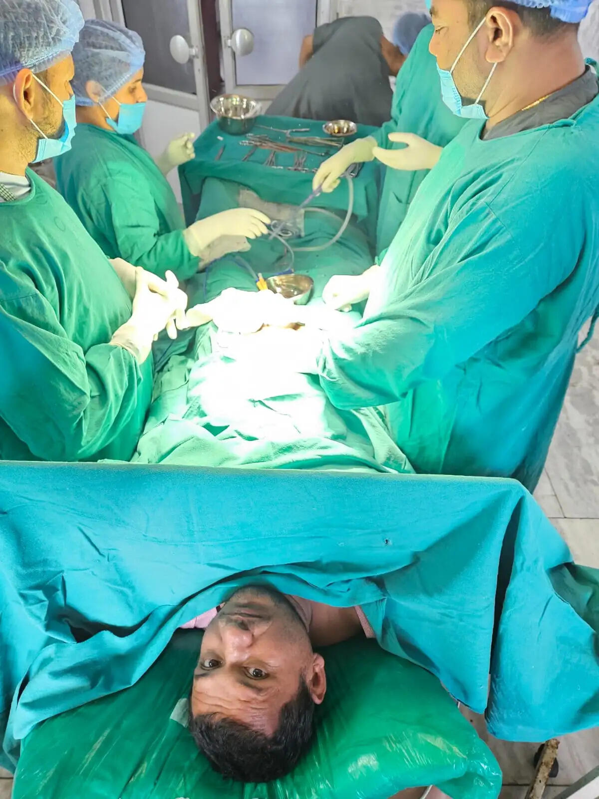 टिहरी&nbsp;के&nbsp;जिला&nbsp;अस्पताल&nbsp;में&nbsp;ऑपरेशन&nbsp;कर निकाली&nbsp;पथरी