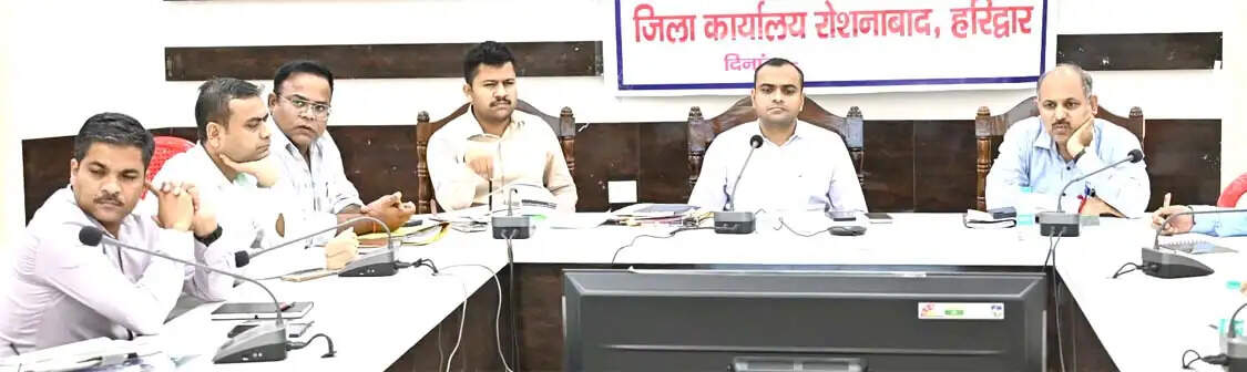 गंगा घाटों से अतिक्रमण हटाने के निर्देश, नालों का गंदा पानी गंगा में जाने से रोकने पर जोर