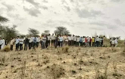 भोड़की गांव में पेड़ से लटके मिले प्रेमी युगल